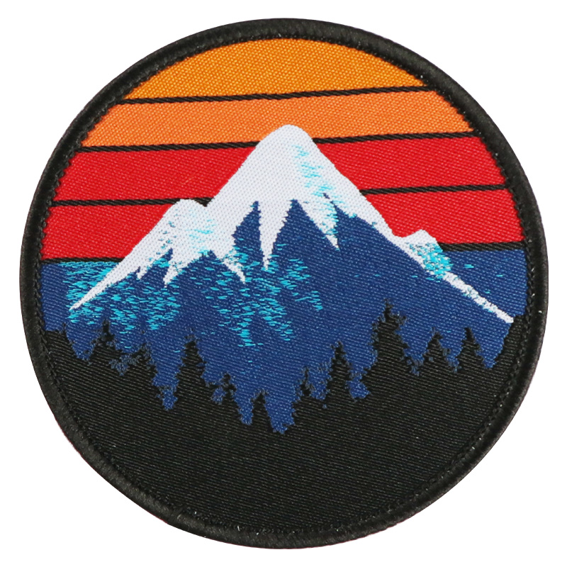 Outdoor Camping Logo - 1個入り レトロ70年代風マウンテンパッチ アイロン接着/縫い付けタイプ バックパック、ジャケット、アウトドア用品に最適 - ヴィンテージハイキングキャンプバッジ